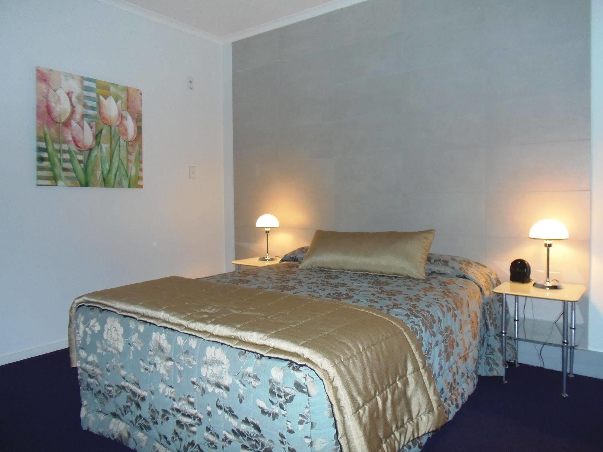 Amethyst Court Motor Lodge Porirua Buitenkant foto