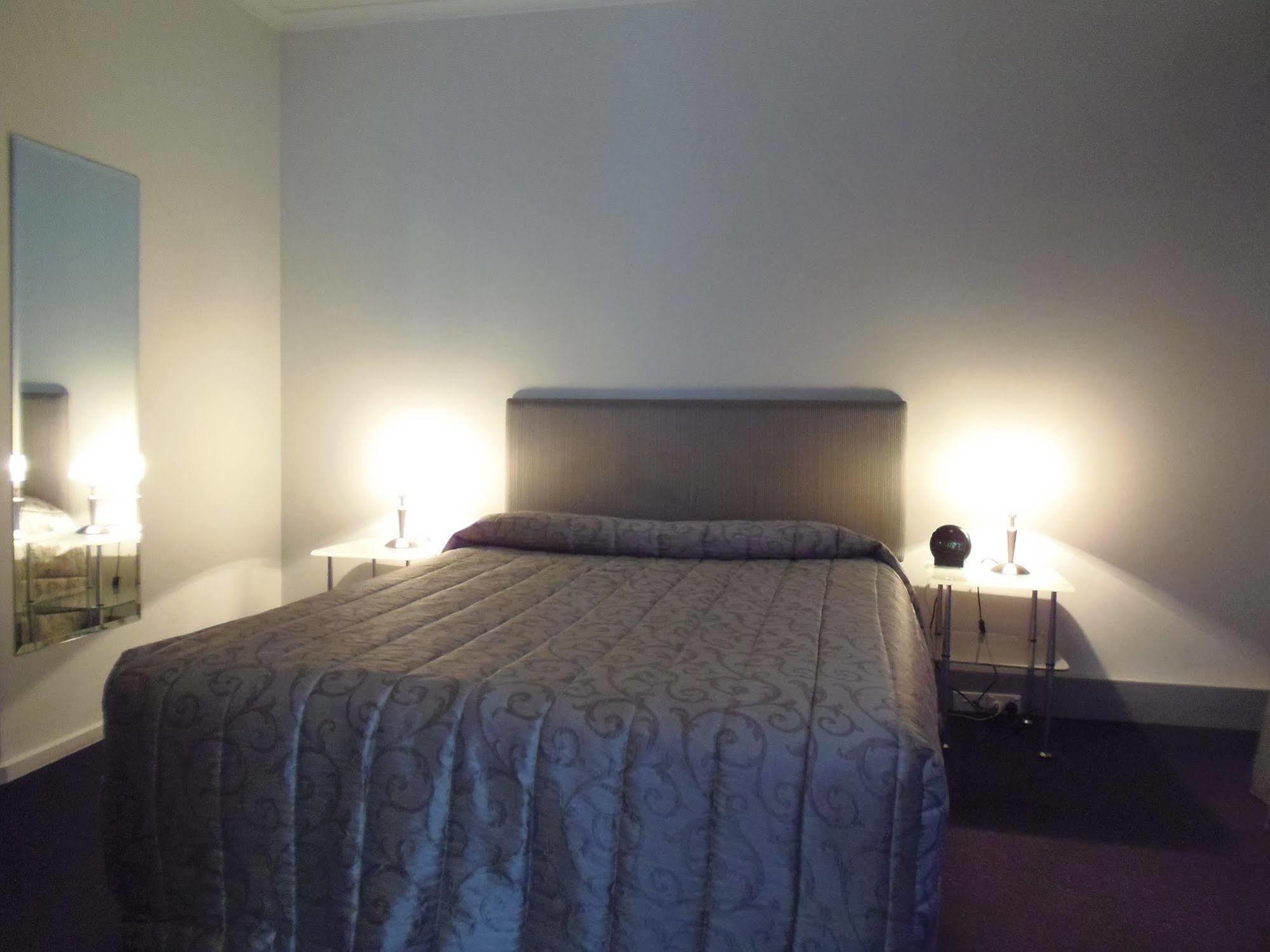 Amethyst Court Motor Lodge Porirua Buitenkant foto